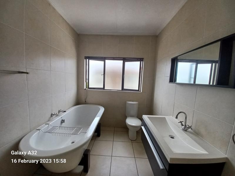 3 Bedroom Property for Sale in Greenstone Hill Gauteng