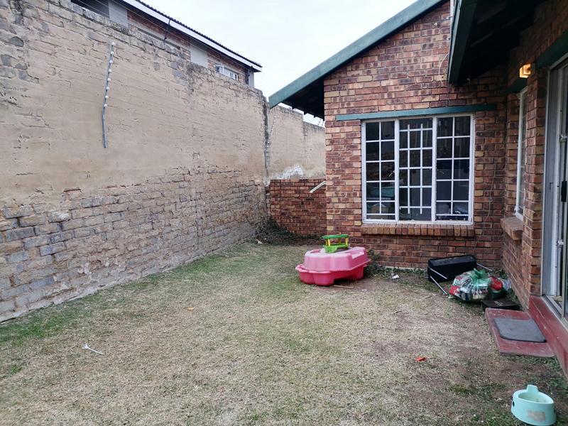 2 Bedroom Property for Sale in Birchleigh Gauteng