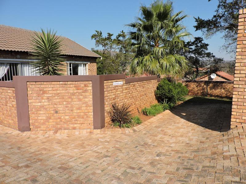 2 Bedroom Property for Sale in Wilgeheuwel Gauteng