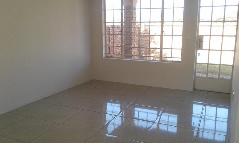 2 Bedroom Property for Sale in Andeon Gauteng