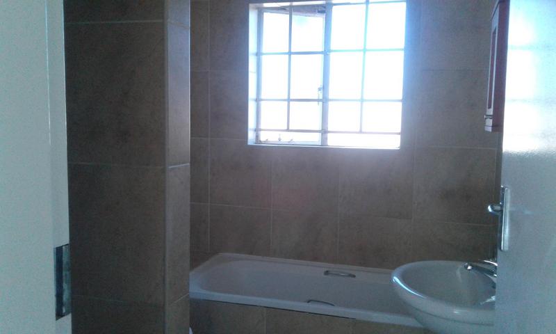 2 Bedroom Property for Sale in Andeon Gauteng