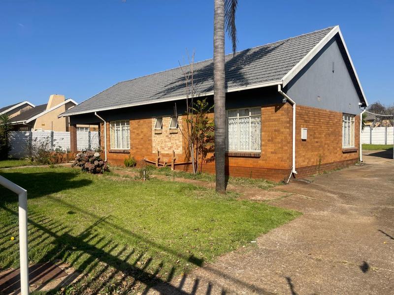 7 Bedroom Property for Sale in Rhodesfield Gauteng