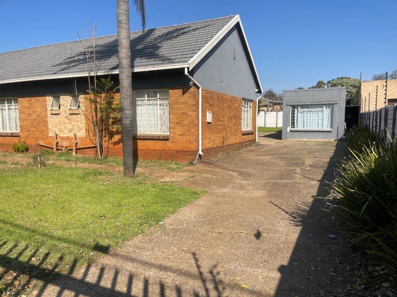 7 Bedroom Property for Sale in Rhodesfield Gauteng