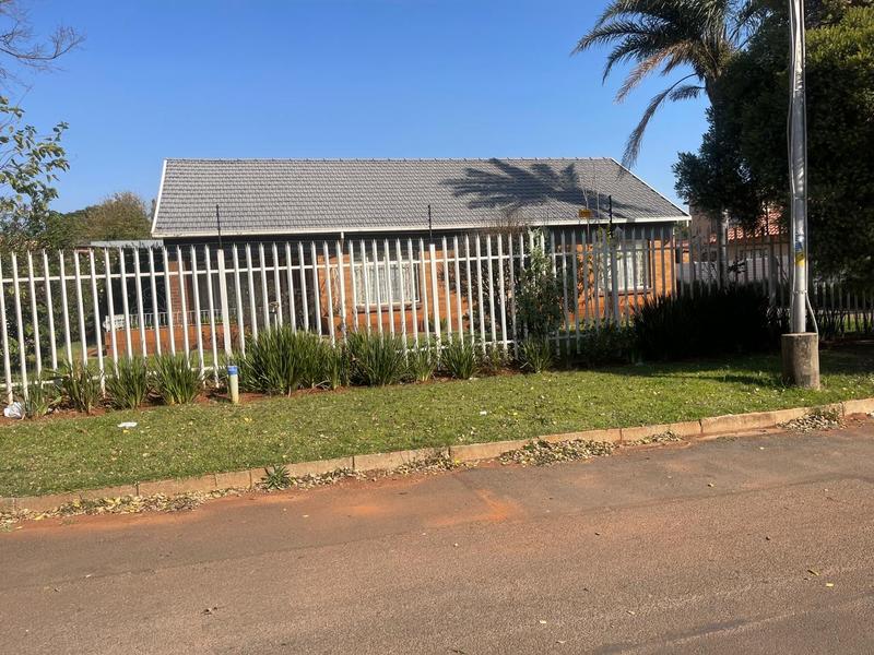 7 Bedroom Property for Sale in Rhodesfield Gauteng