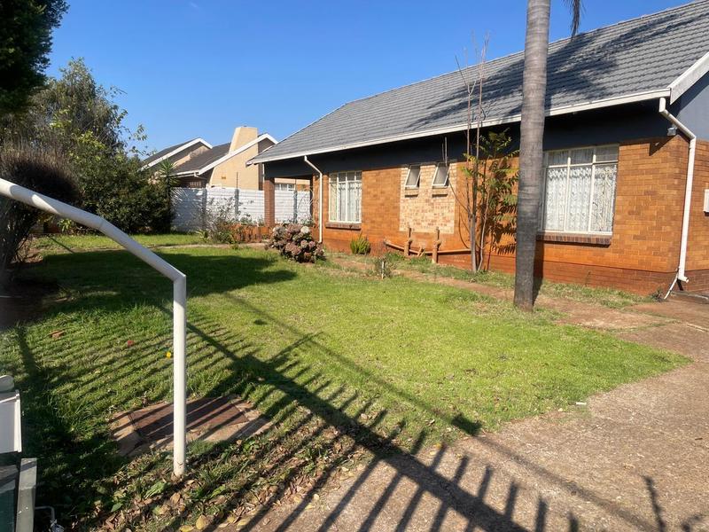 7 Bedroom Property for Sale in Rhodesfield Gauteng