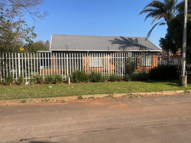 7 Bedroom Property for Sale in Rhodesfield Gauteng