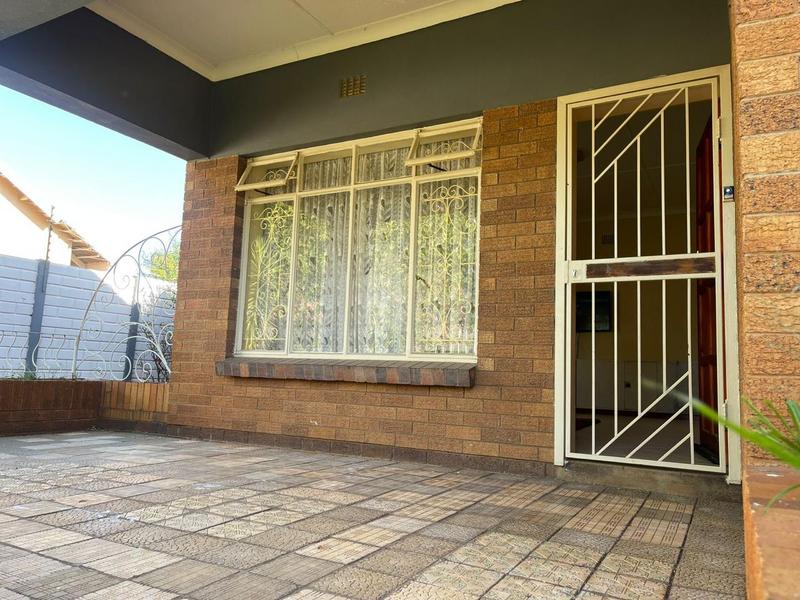 7 Bedroom Property for Sale in Rhodesfield Gauteng