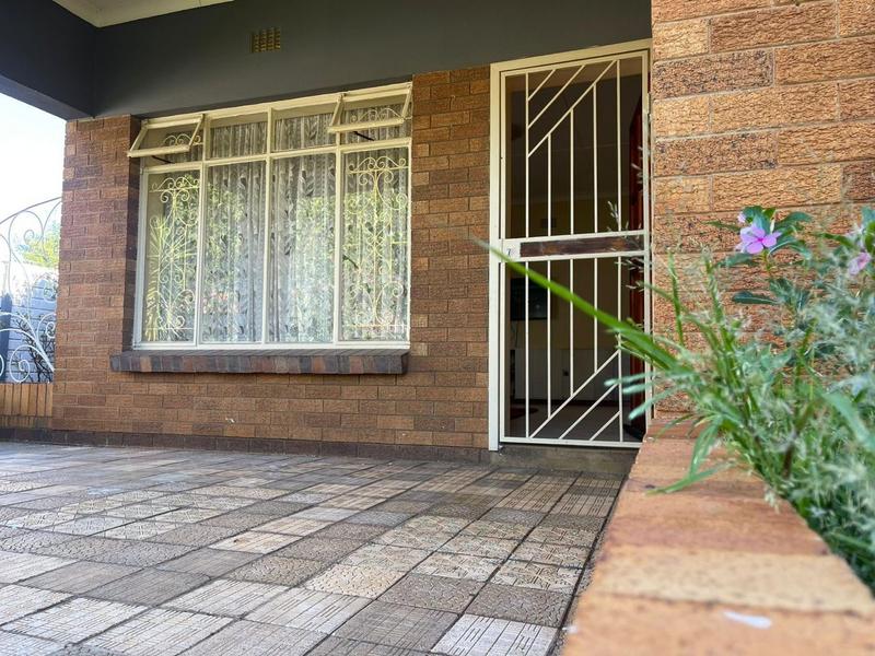 7 Bedroom Property for Sale in Rhodesfield Gauteng