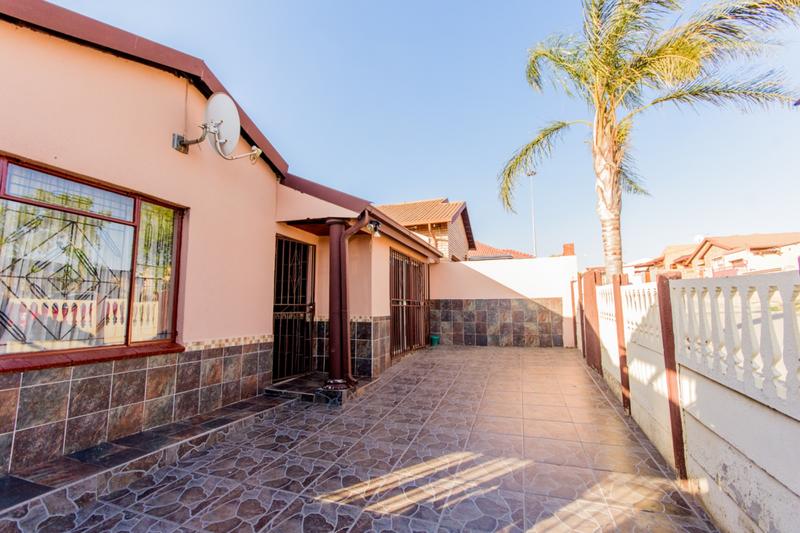 5 Bedroom Property for Sale in Motsu Gauteng