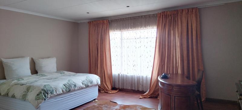 5 Bedroom Property for Sale in Norkem Park Gauteng