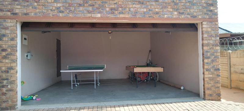 5 Bedroom Property for Sale in Norkem Park Gauteng