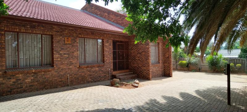 5 Bedroom Property for Sale in Norkem Park Gauteng