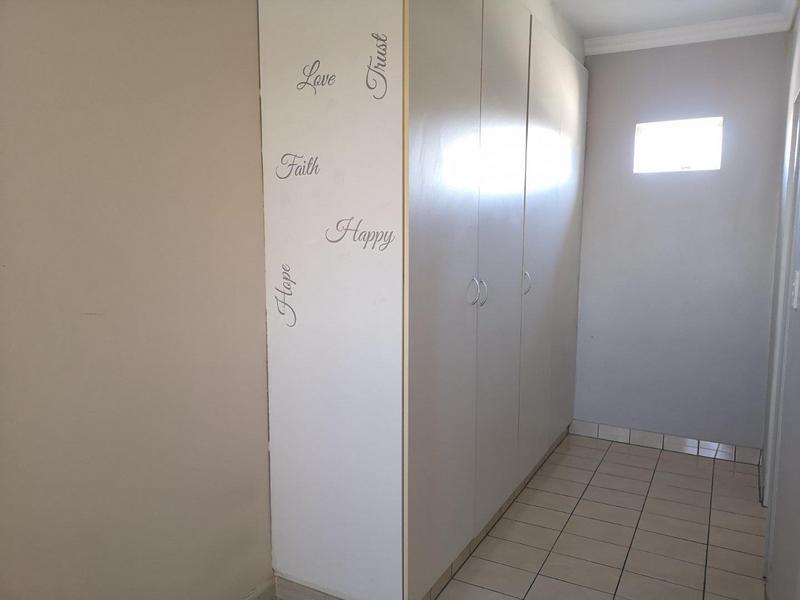 1 Bedroom Property for Sale in Noordwyk Gauteng