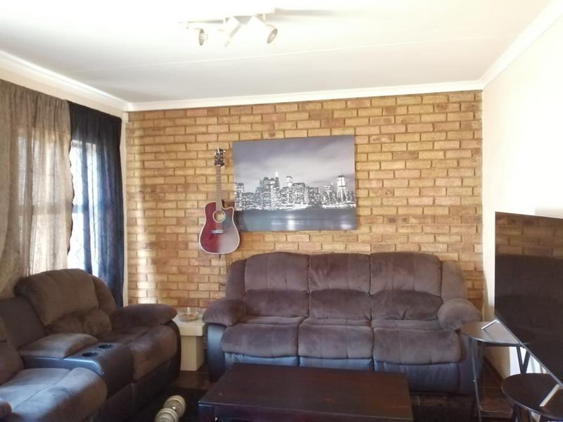 6 Bedroom Property for Sale in Selcourt Gauteng