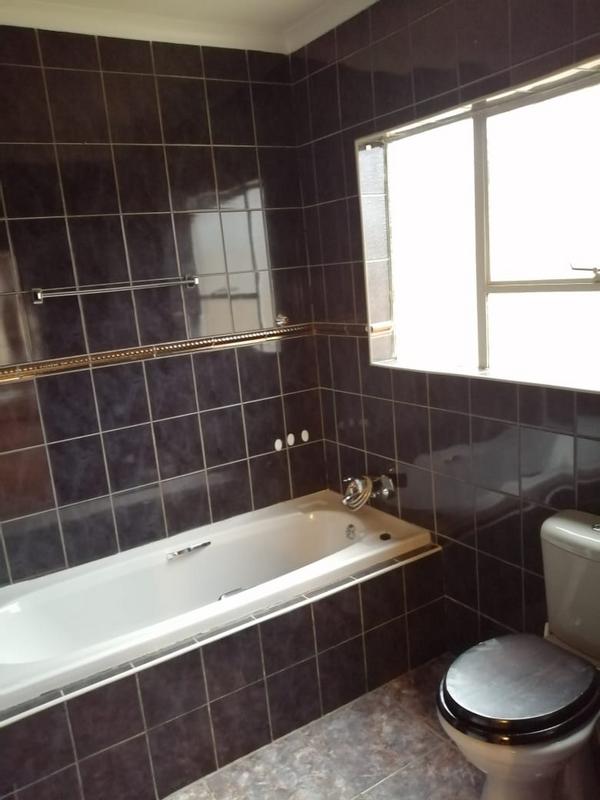 6 Bedroom Property for Sale in Selcourt Gauteng