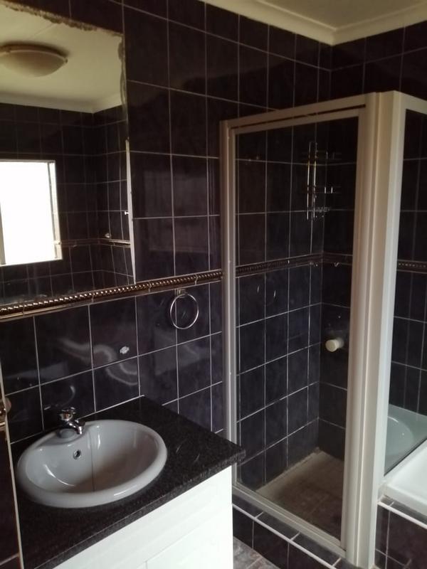 6 Bedroom Property for Sale in Selcourt Gauteng