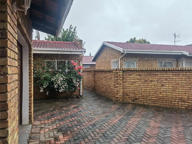 6 Bedroom Property for Sale in Selcourt Gauteng