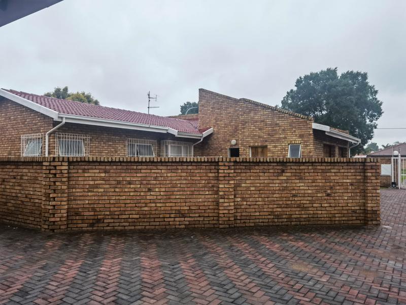 6 Bedroom Property for Sale in Selcourt Gauteng