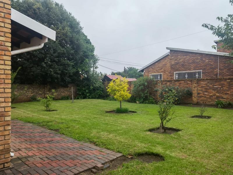 6 Bedroom Property for Sale in Selcourt Gauteng