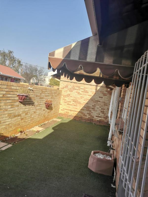 2 Bedroom Property for Sale in Strubenvale Gauteng