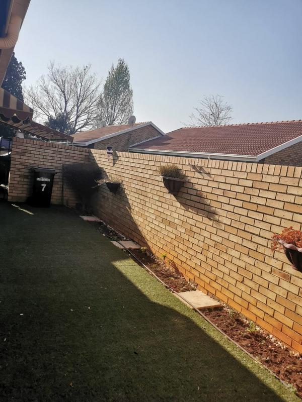 2 Bedroom Property for Sale in Strubenvale Gauteng