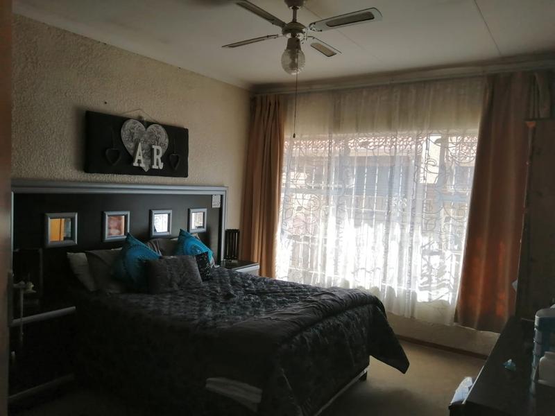 2 Bedroom Property for Sale in Strubenvale Gauteng