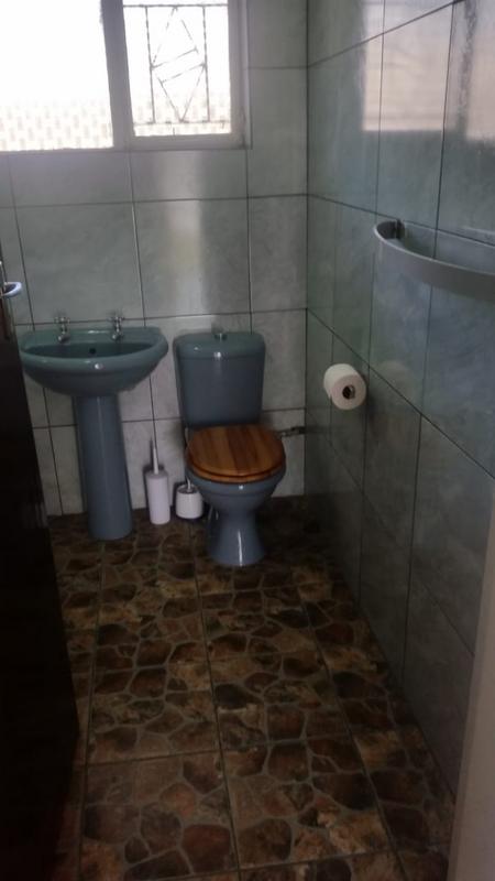 1 Bedroom Property for Sale in Strubenvale Gauteng