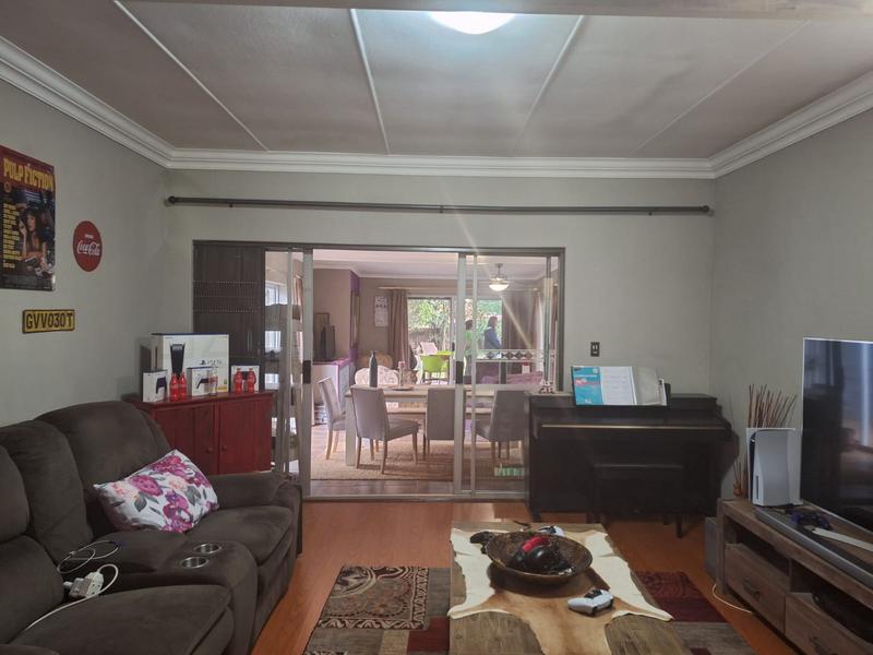 3 Bedroom Property for Sale in Strubenvale Gauteng