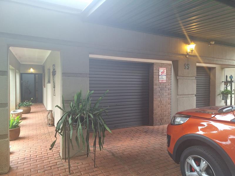 3 Bedroom Property for Sale in Strubenvale Gauteng