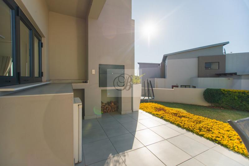 5 Bedroom Property for Sale in Copperleaf Estate Gauteng