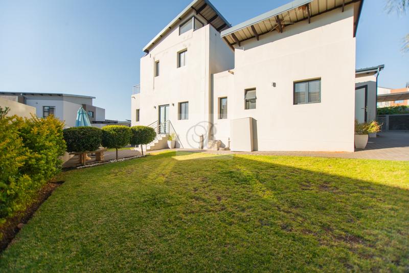 5 Bedroom Property for Sale in Copperleaf Estate Gauteng