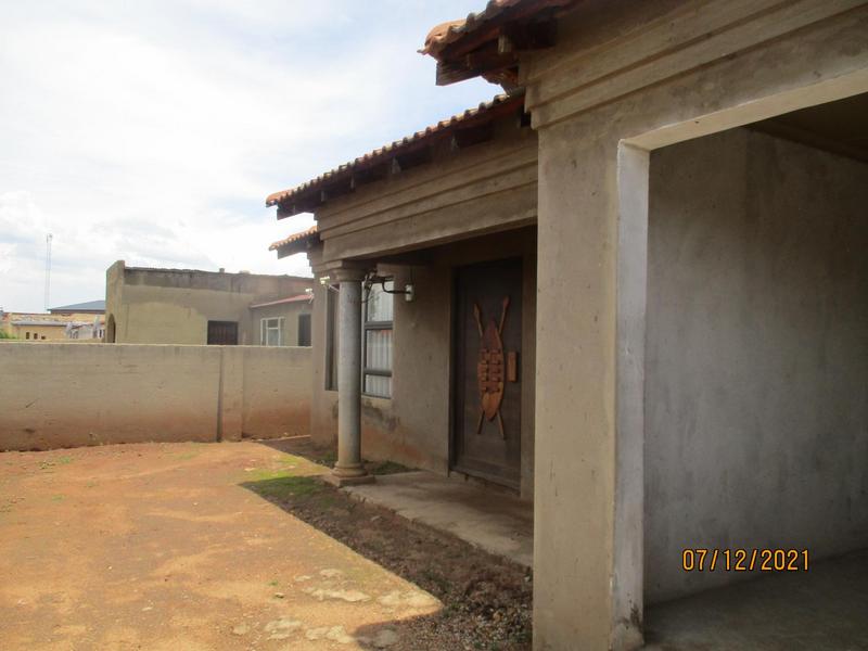3 Bedroom Property for Sale in Phenduka Gauteng