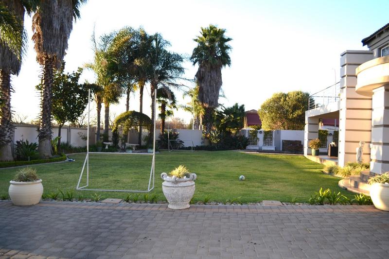 4 Bedroom Property for Sale in Sonneveld Gauteng