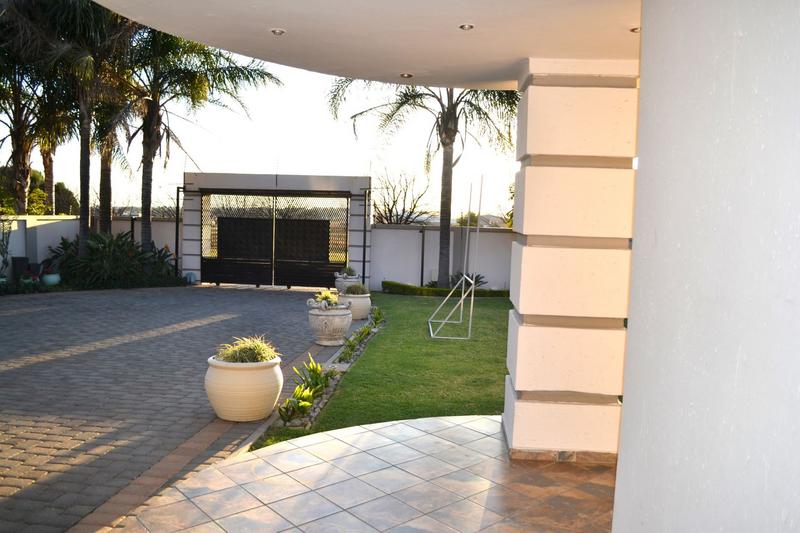 4 Bedroom Property for Sale in Sonneveld Gauteng