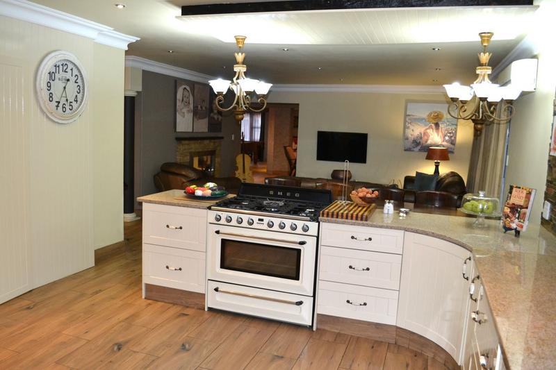 4 Bedroom Property for Sale in Sonneveld Gauteng