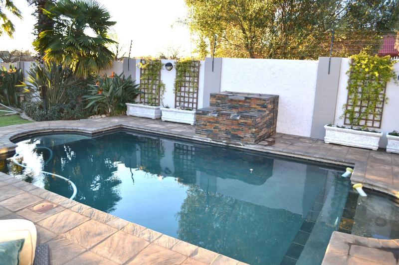 4 Bedroom Property for Sale in Sonneveld Gauteng