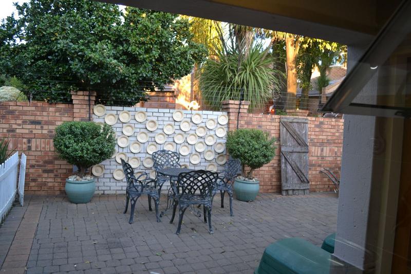 4 Bedroom Property for Sale in Sonneveld Gauteng