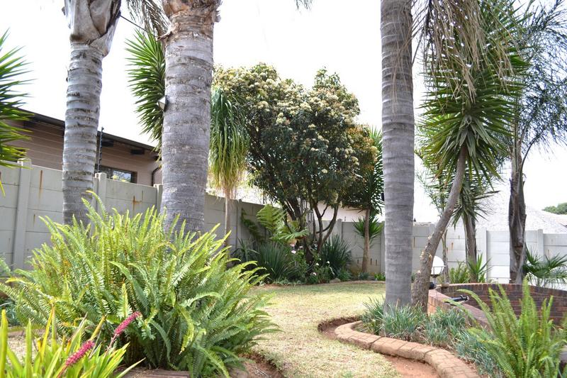 4 Bedroom Property for Sale in Van Riebeeck Park Gauteng