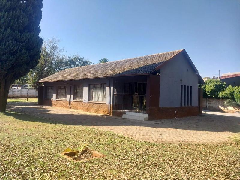 3 Bedroom Property for Sale in Clayville Gauteng