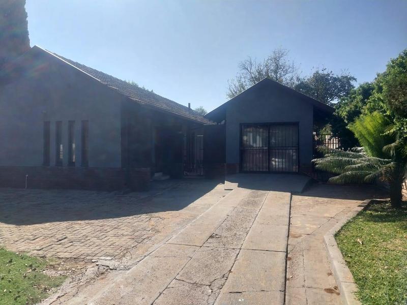 3 Bedroom Property for Sale in Clayville Gauteng