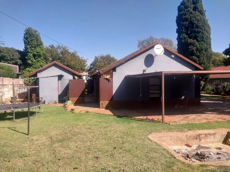 3 Bedroom Property for Sale in Clayville Gauteng