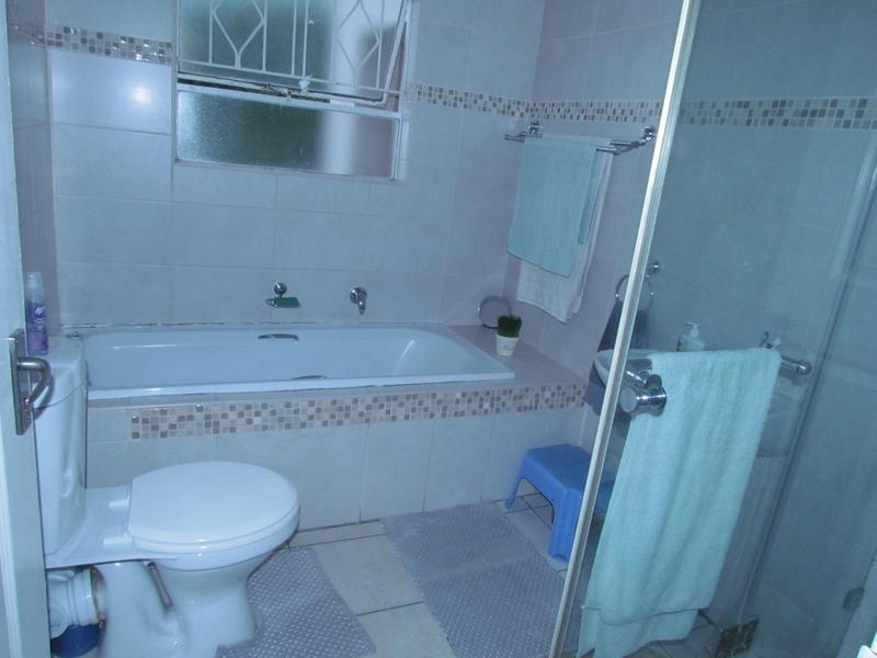 2 Bedroom Property for Sale in Vorna Valley Gauteng