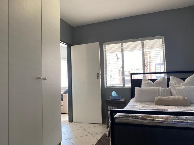 1 Bedroom Property for Sale in Vorna Valley Gauteng