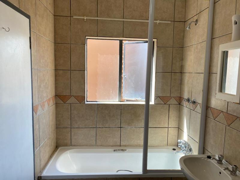 1 Bedroom Property for Sale in Vorna Valley Gauteng