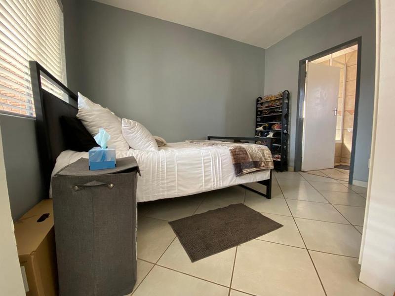 1 Bedroom Property for Sale in Vorna Valley Gauteng