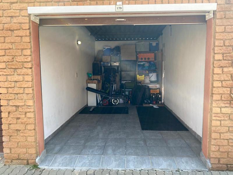 1 Bedroom Property for Sale in Vorna Valley Gauteng