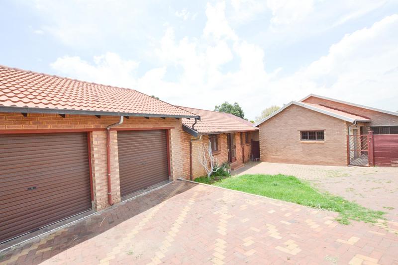 4 Bedroom Property for Sale in Heuweloord Gauteng