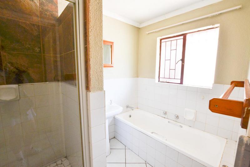 4 Bedroom Property for Sale in Heuweloord Gauteng