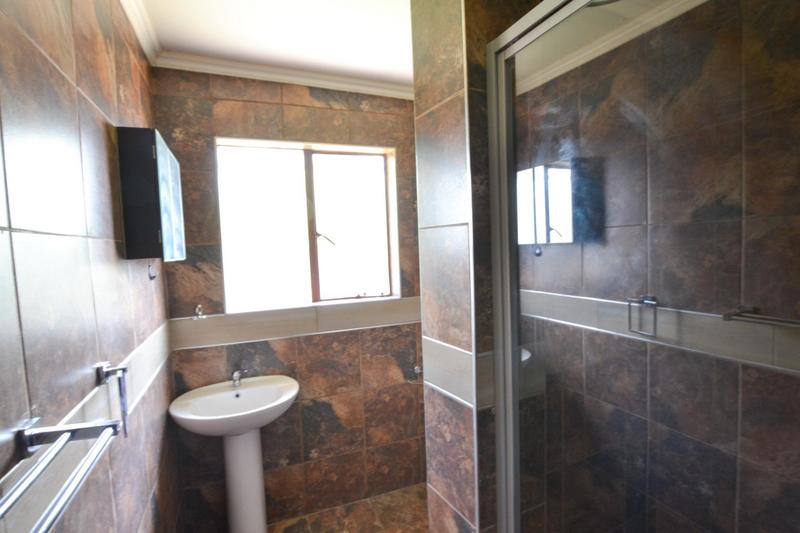 4 Bedroom Property for Sale in Heuweloord Gauteng