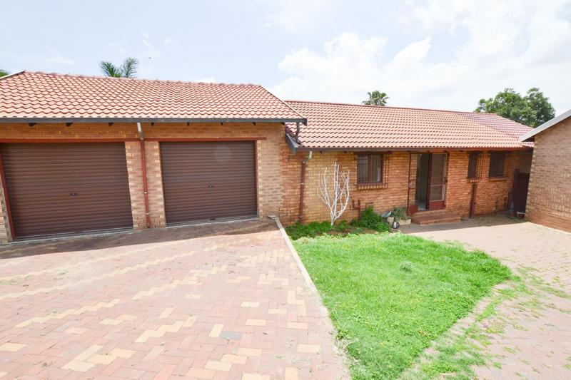 4 Bedroom Property for Sale in Heuweloord Gauteng